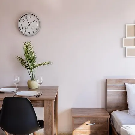 شقة Ani's Stylish W Terrace In *